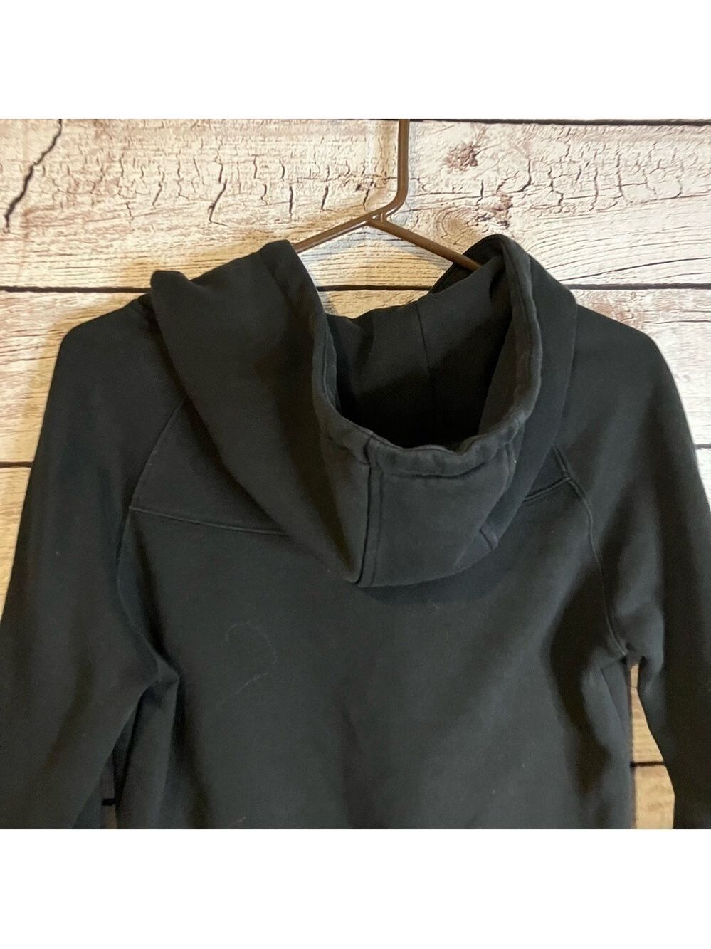 Alphalete Logo Embossed Hoodie In Black - Picture 7 of 9